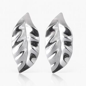 ⚜️ Silver Leaf Shaped Earrings
